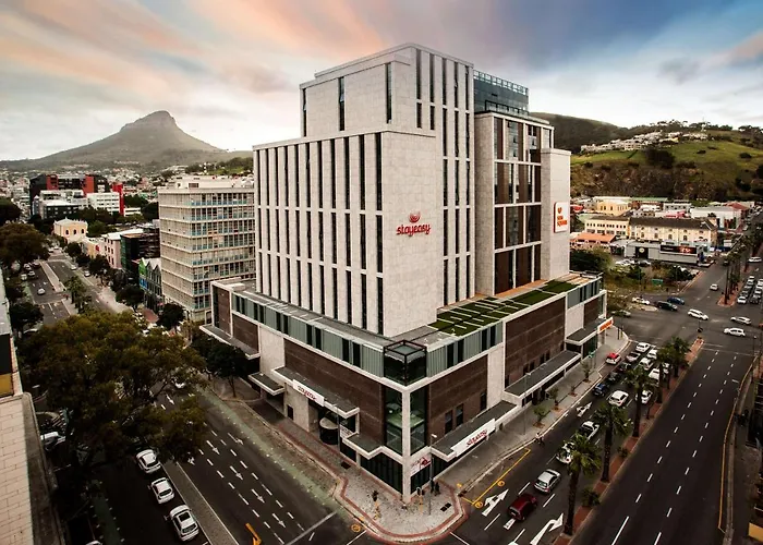 Central hotel: Stayeasy Cape Town City Bowl